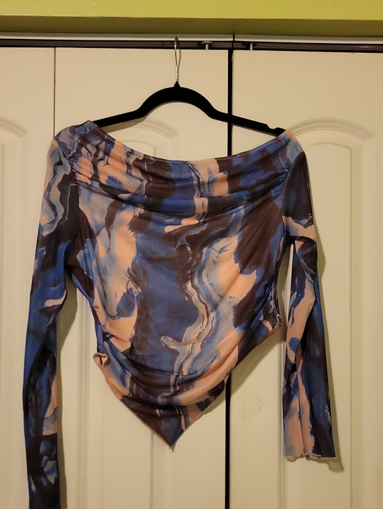 PrettyGarden Tops - Abstract Off-Shoulder Long Sleeve Top in Blue and Peach